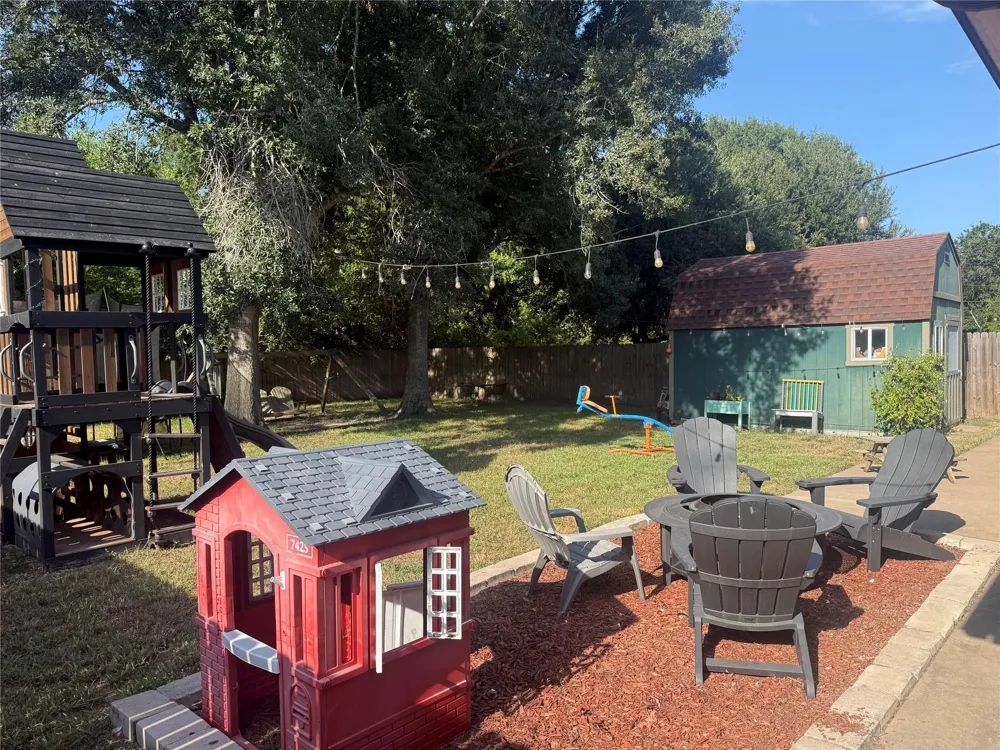 617 E Myrtle Street Angleton, TX 77515