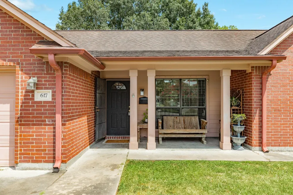 617 E Myrtle Street Angleton, TX 77515