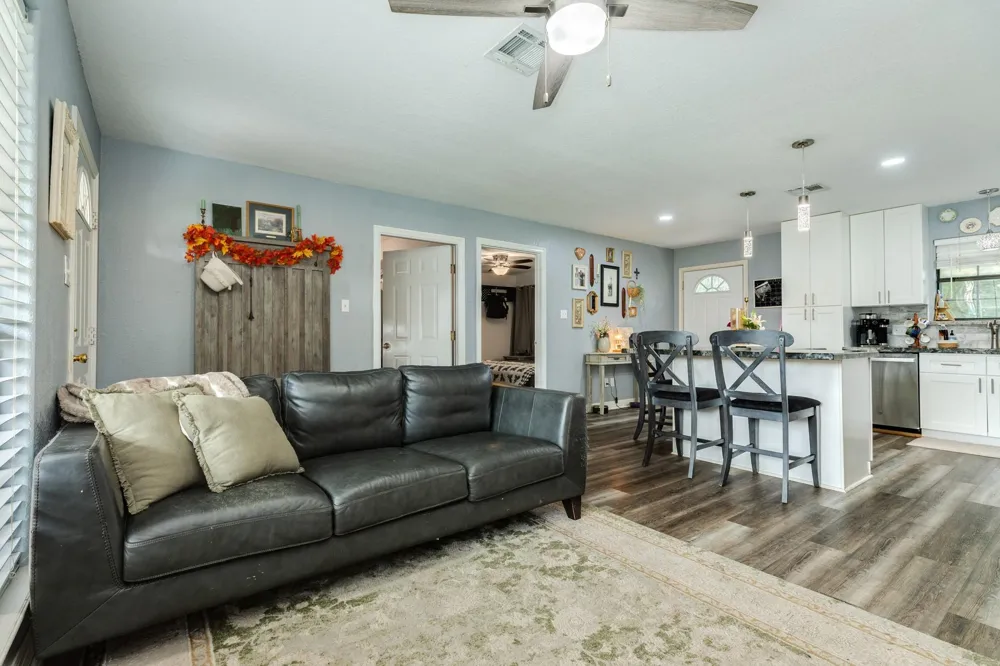 617 E Myrtle Street Angleton, TX 77515