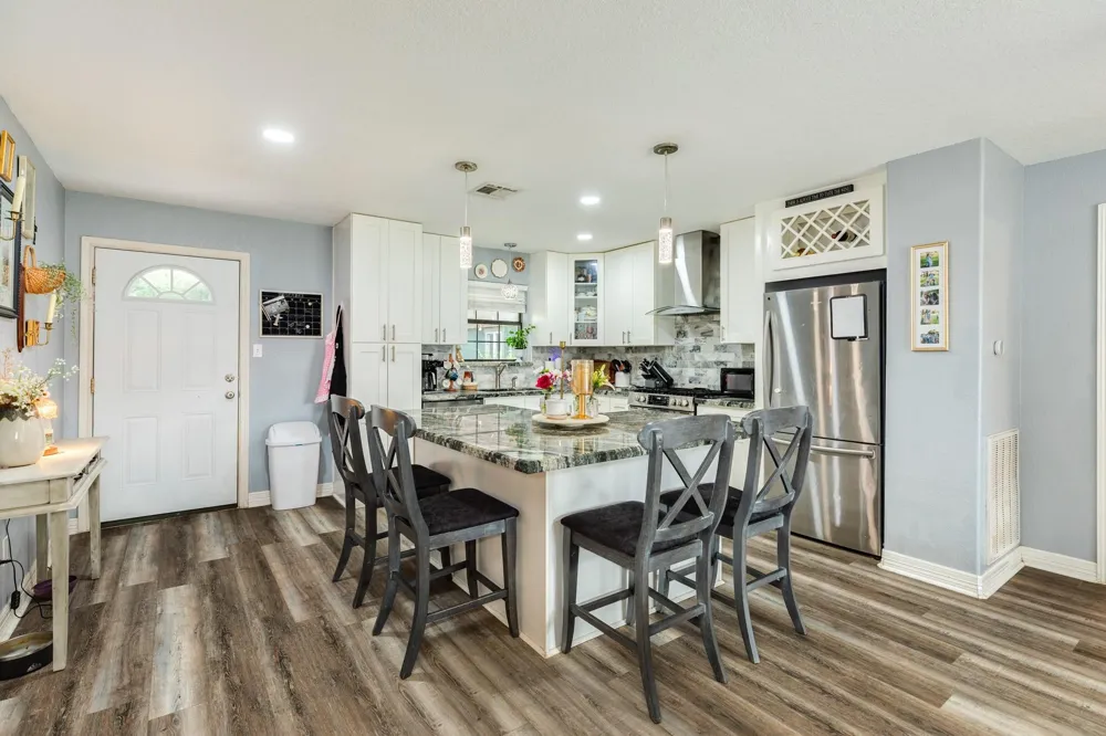 617 E Myrtle Street Angleton, TX 77515