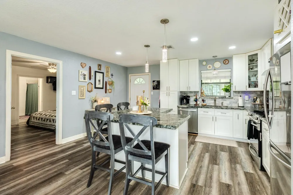 617 E Myrtle Street Angleton, TX 77515