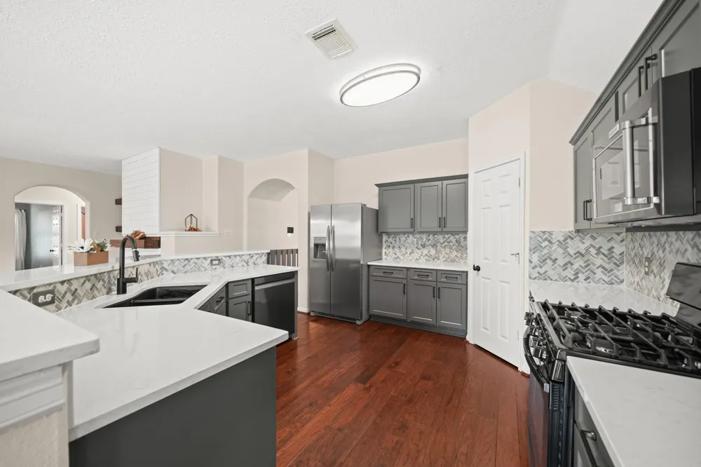 4926 Quiet Canyon Drive Friendswood, TX 77546