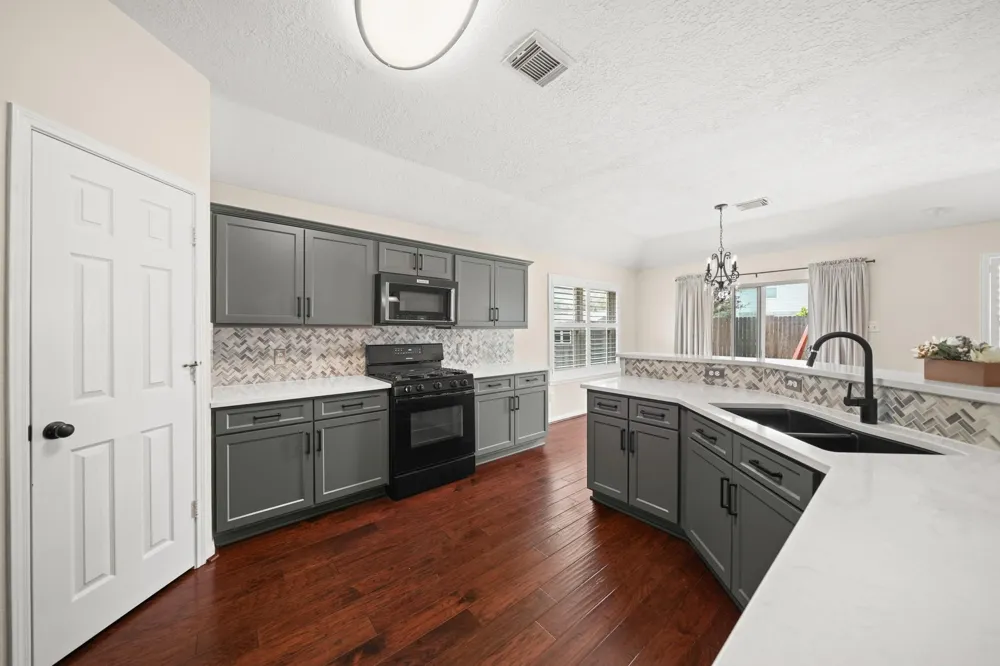 4926 Quiet Canyon Drive Friendswood, TX 77546