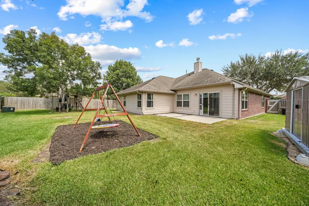 4926 Quiet Canyon Drive Friendswood, TX 77546