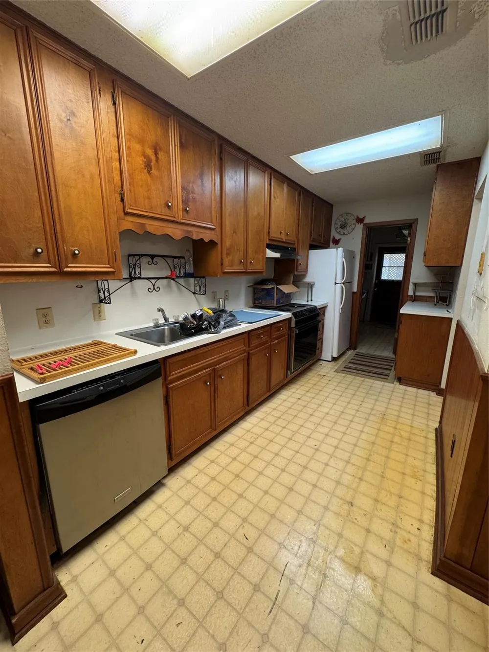 212 E Elizabeth Avenue Palacios, TX 77465
