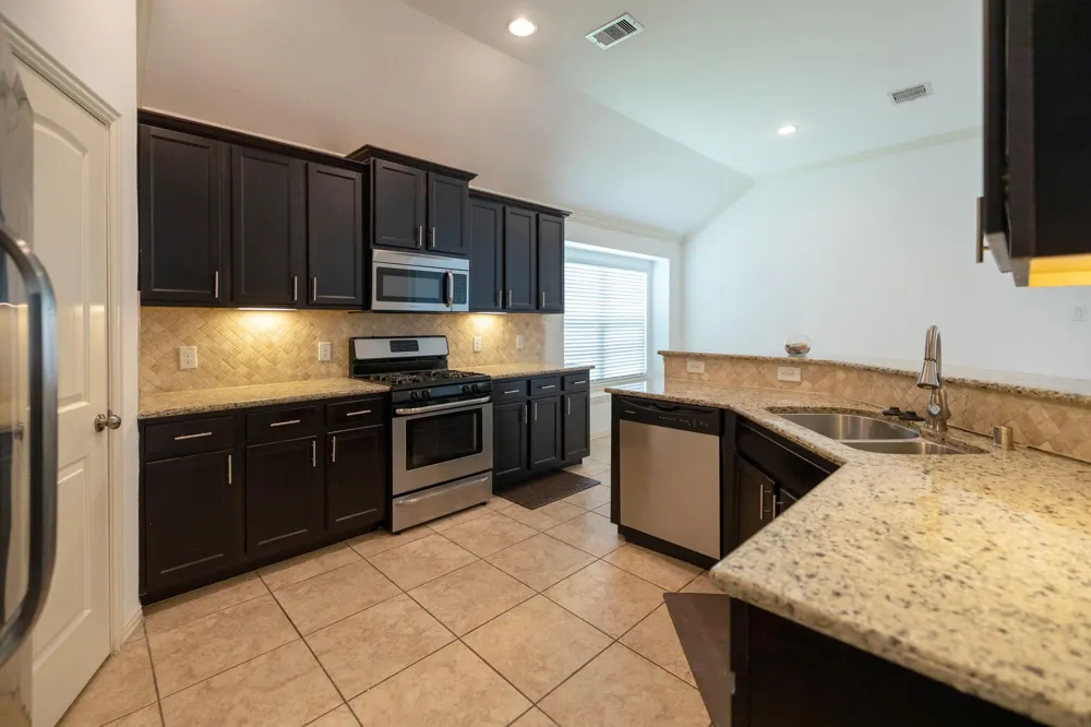 1822 Olive Pine Drive Fresno, TX 77545
