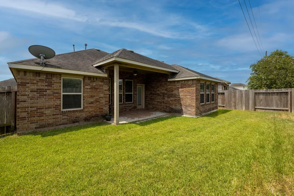 1822 Olive Pine Drive Fresno, TX 77545