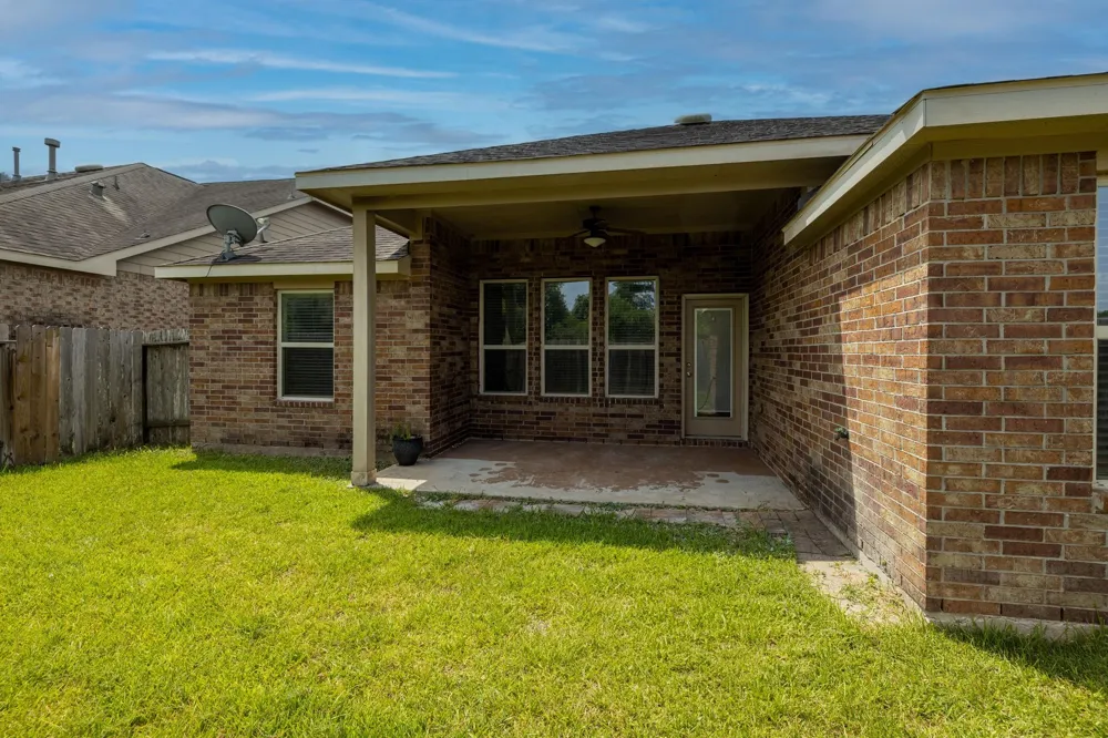 1822 Olive Pine Drive Fresno, TX 77545