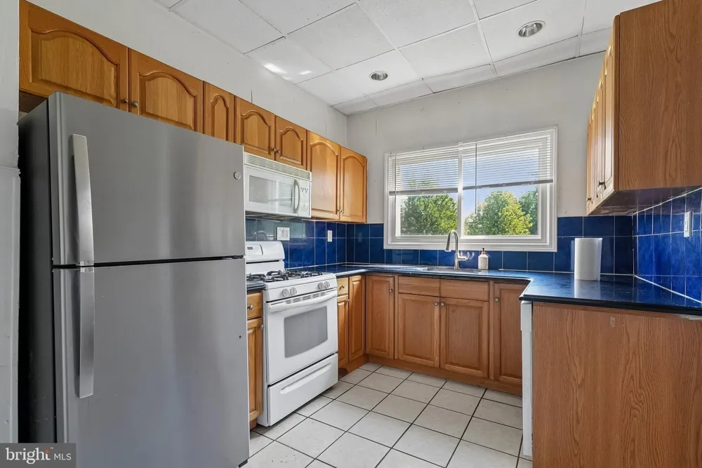 11 MAIN BLVD Ewing, NJ 08618