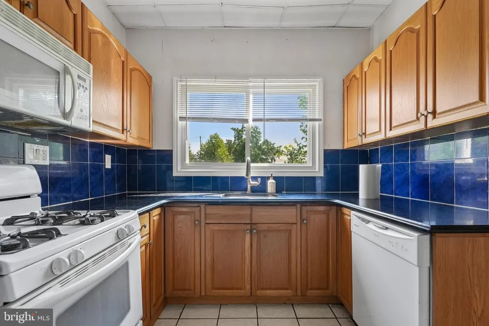 11 MAIN BLVD Ewing, NJ 08618