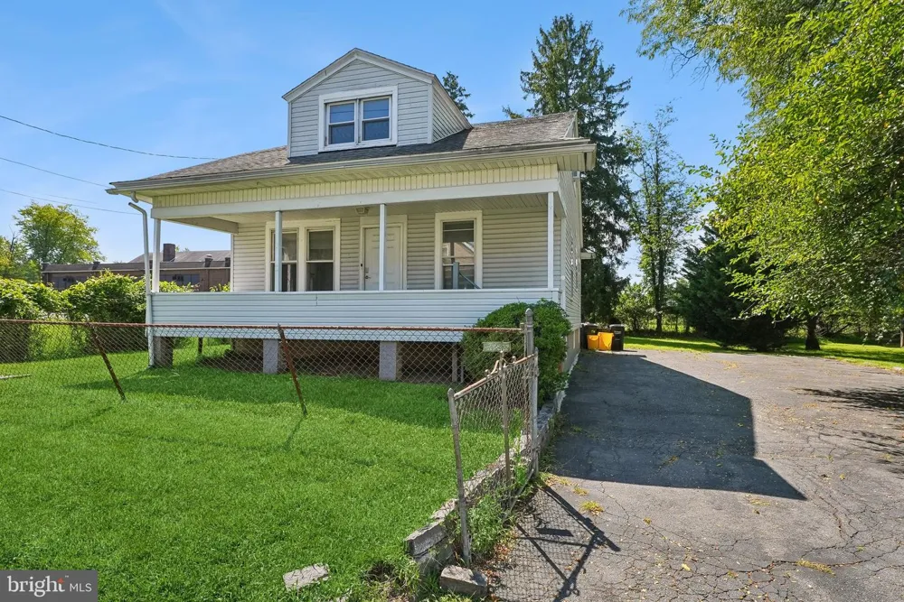 11 MAIN BLVD Ewing, NJ 08618