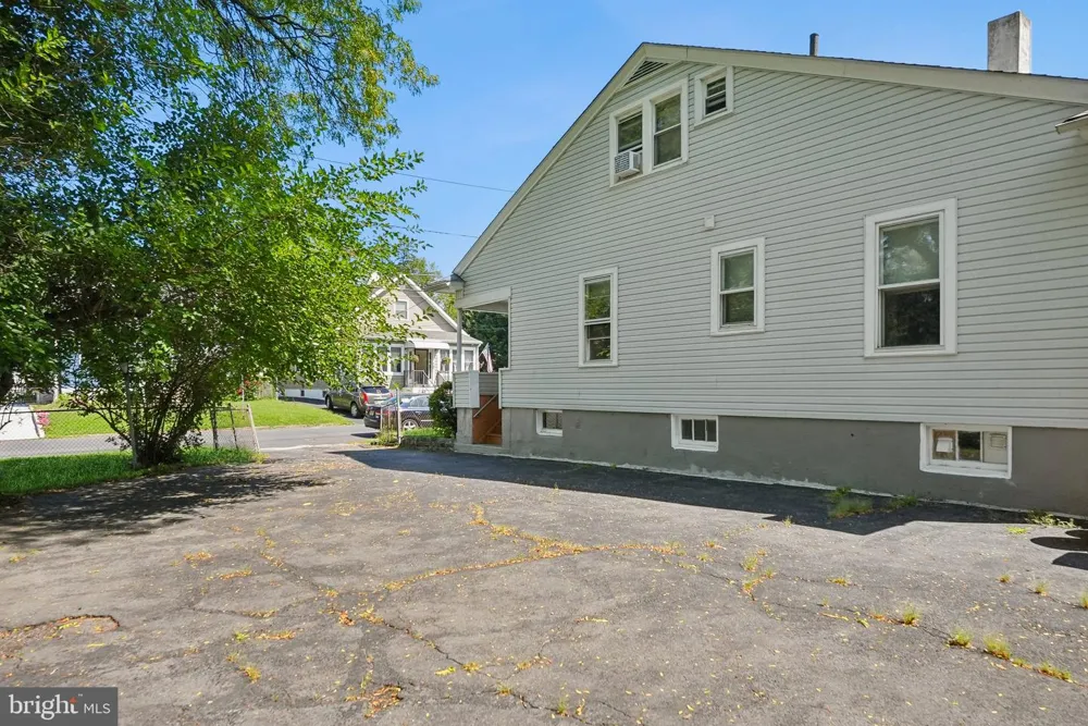 11 MAIN BLVD Ewing, NJ 08618
