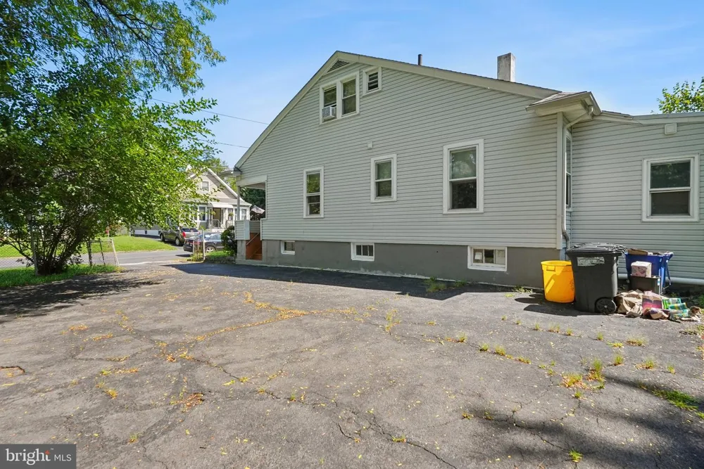 11 MAIN BLVD Ewing, NJ 08618