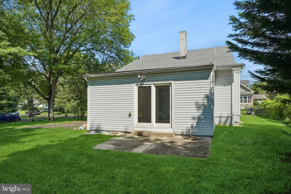 11 MAIN BLVD Ewing, NJ 08618