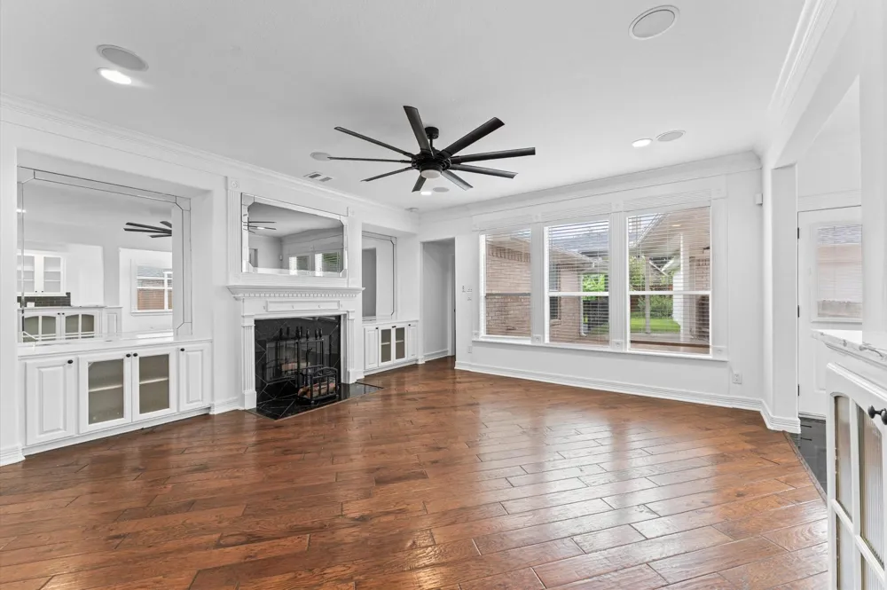 10201 Forest Spring Lane Pearland, TX 77584