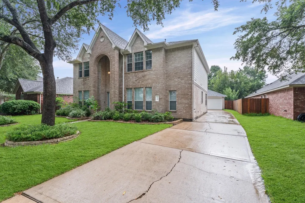 10201 Forest Spring Lane Pearland, TX 77584
