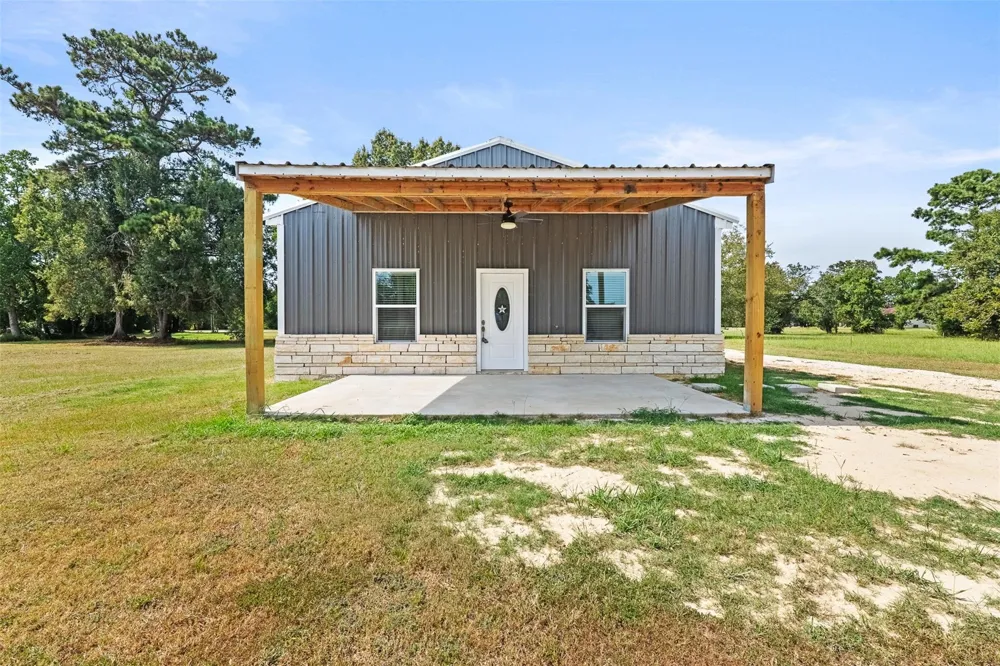 131 High Crest Drive Point Blank, TX 77364