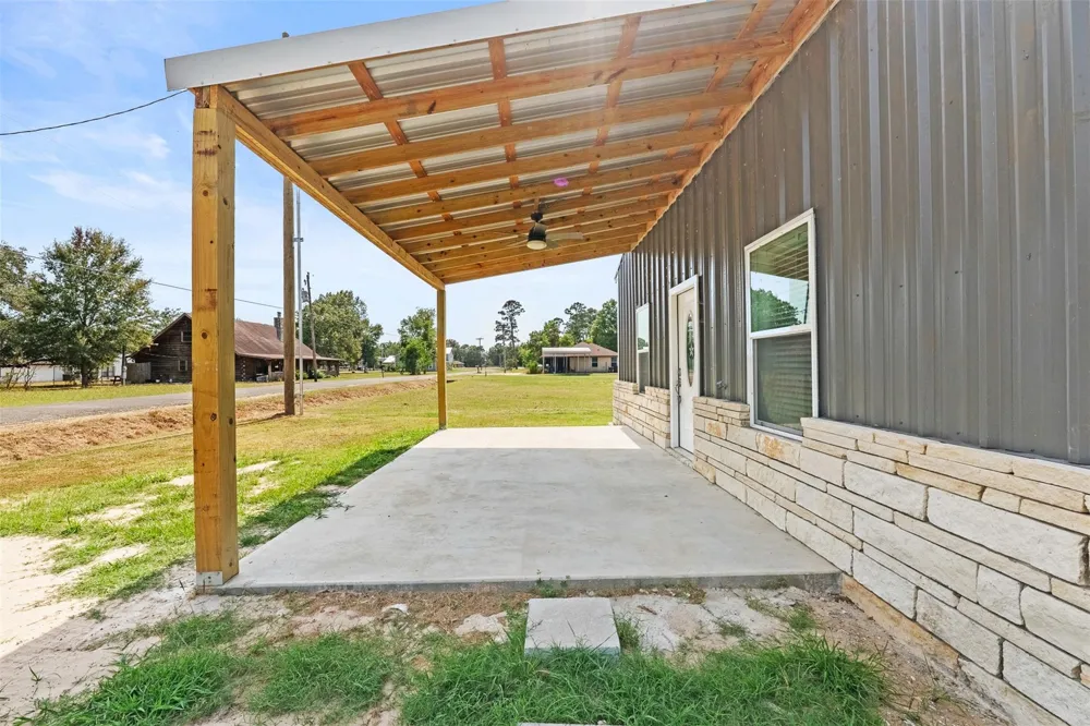 131 High Crest Drive Point Blank, TX 77364