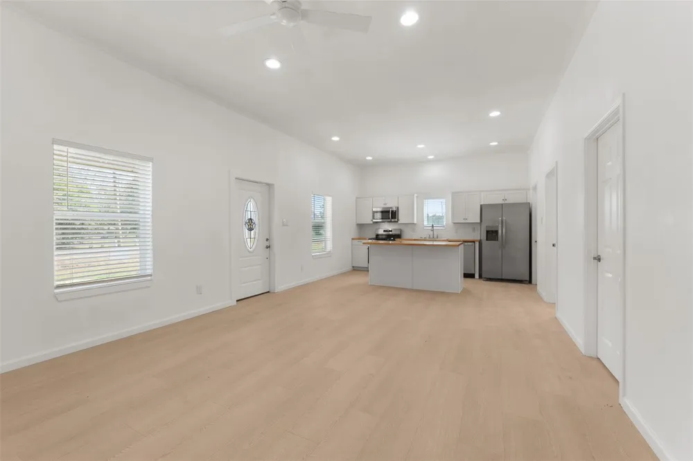 131 High Crest Drive Point Blank, TX 77364