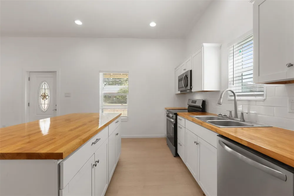131 High Crest Drive Point Blank, TX 77364