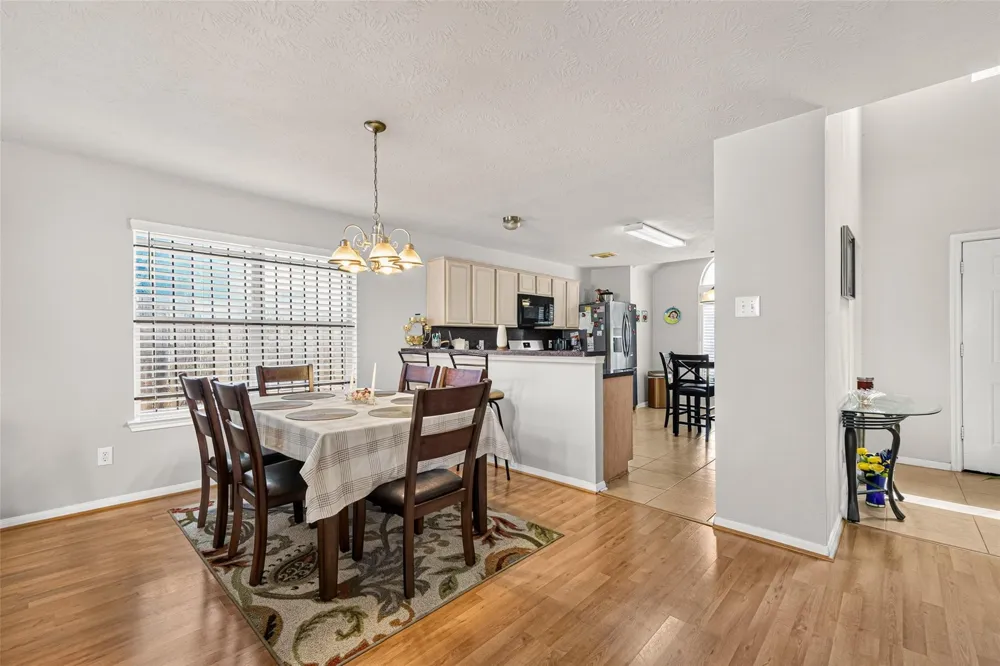 1302 E April Rain Court Missouri City, TX 77489