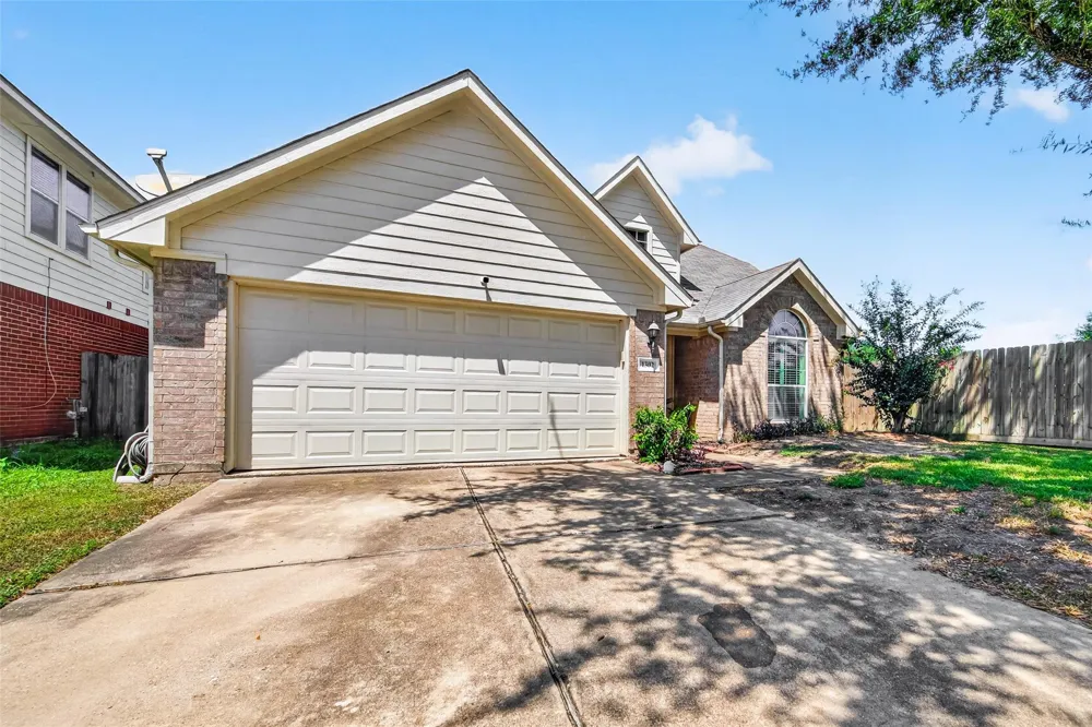 1302 E April Rain Court Missouri City, TX 77489