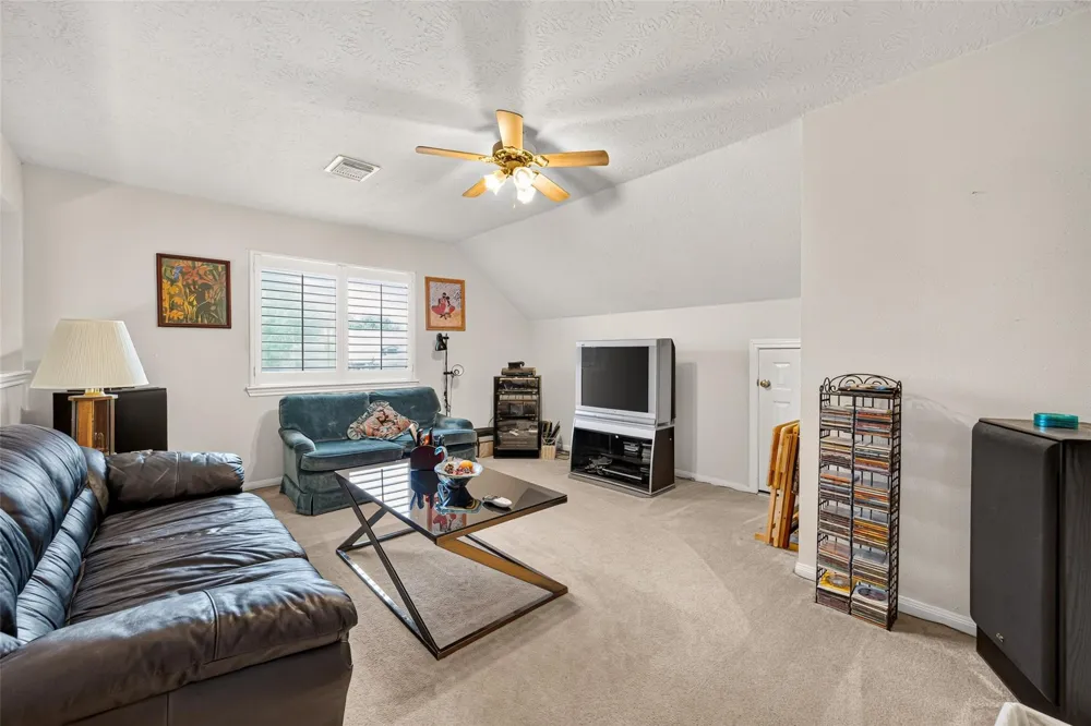 1302 E April Rain Court Missouri City, TX 77489