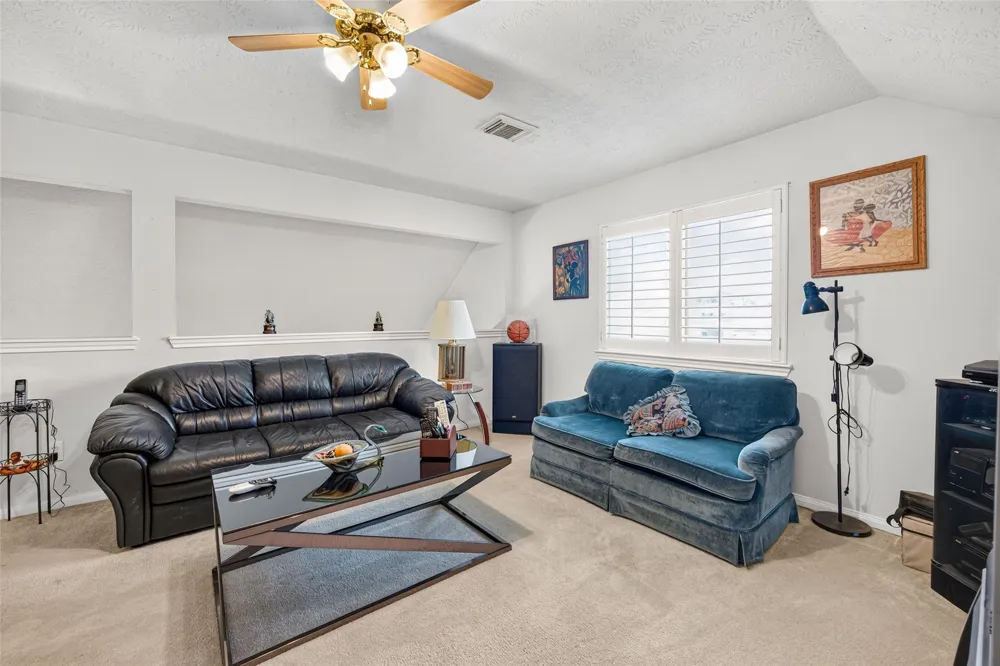 1302 E April Rain Court Missouri City, TX 77489
