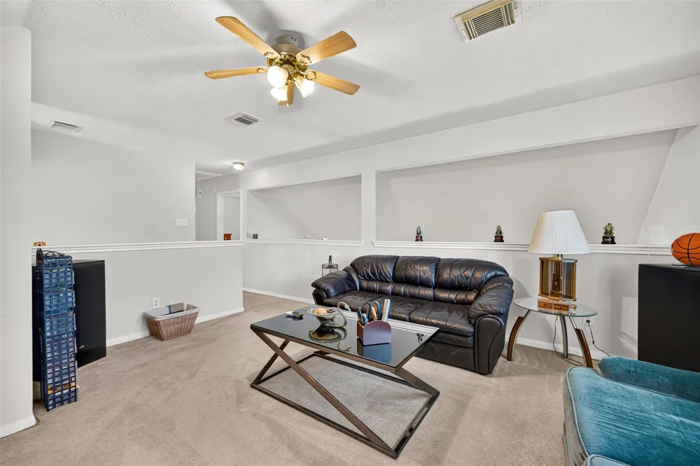 1302 E April Rain Court Missouri City, TX 77489