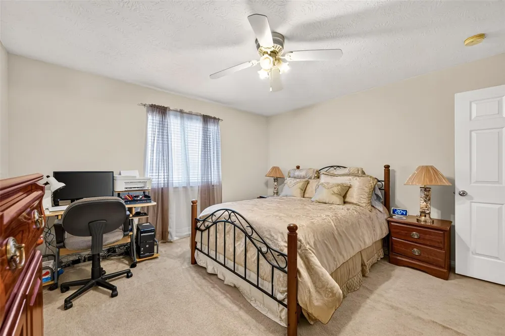 1302 E April Rain Court Missouri City, TX 77489