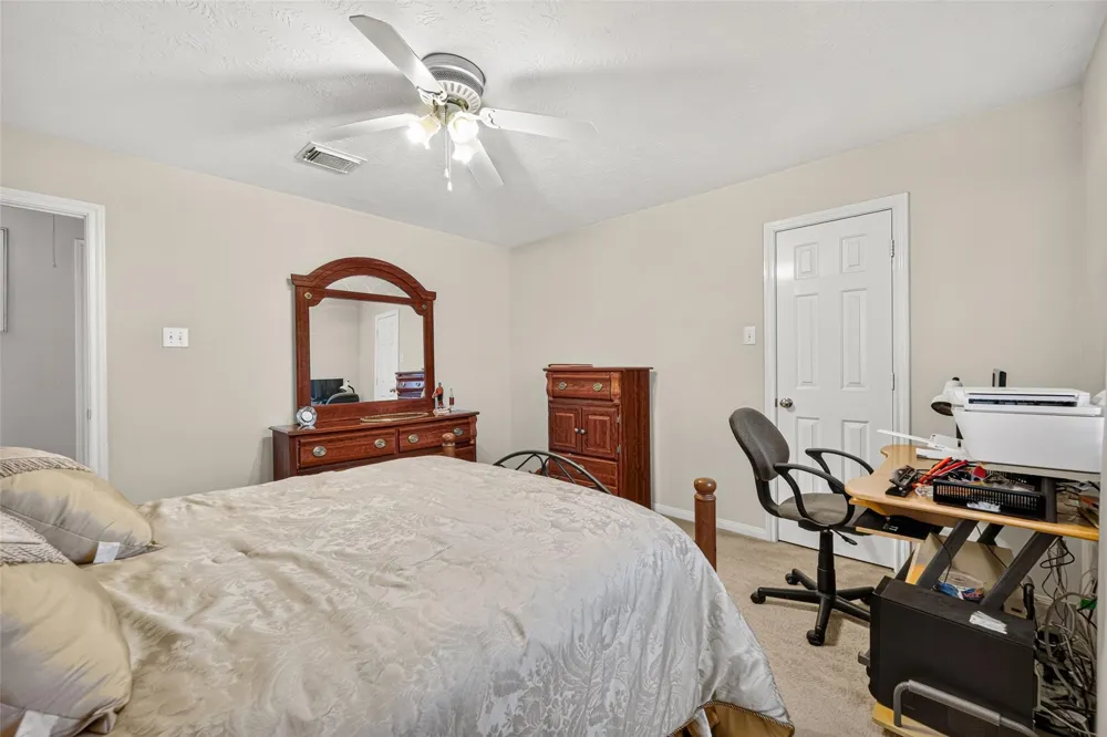 1302 E April Rain Court Missouri City, TX 77489