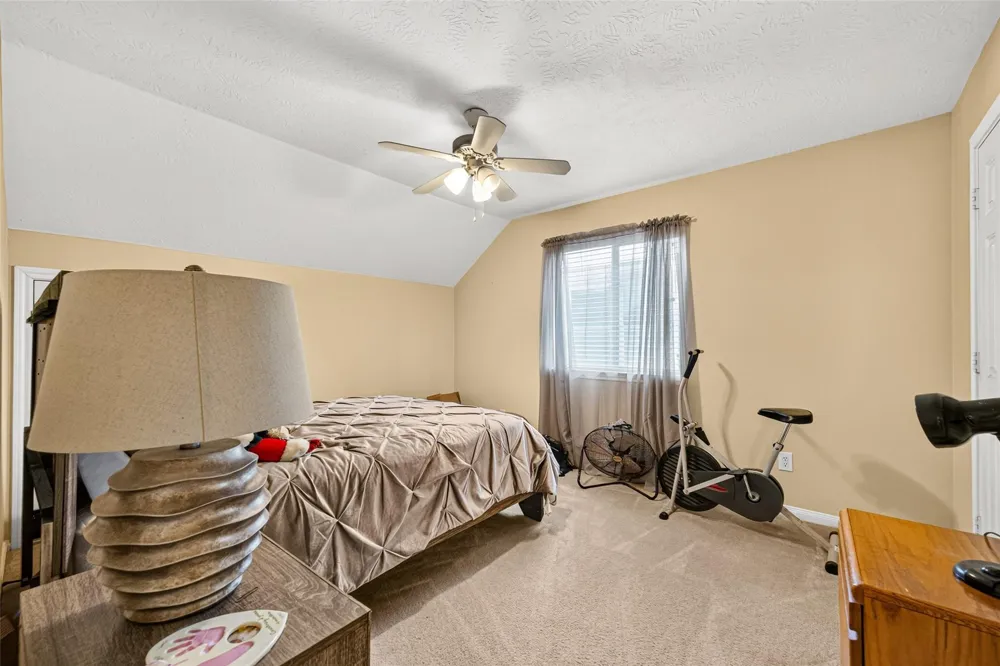 1302 E April Rain Court Missouri City, TX 77489