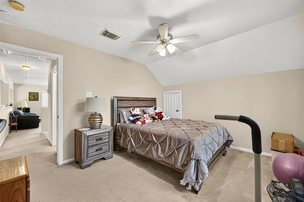 1302 E April Rain Court Missouri City, TX 77489