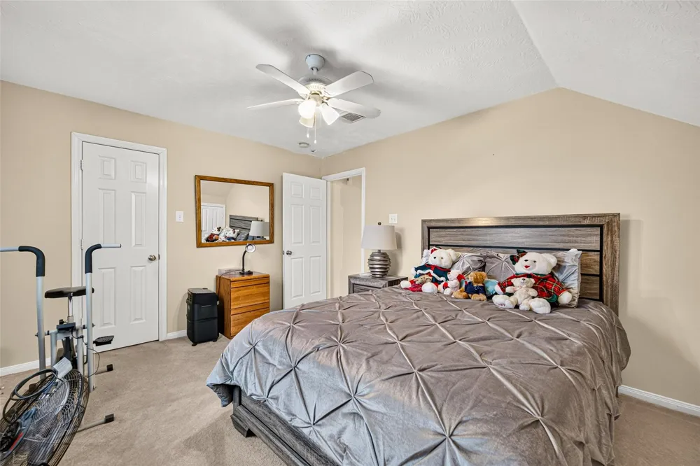 1302 E April Rain Court Missouri City, TX 77489