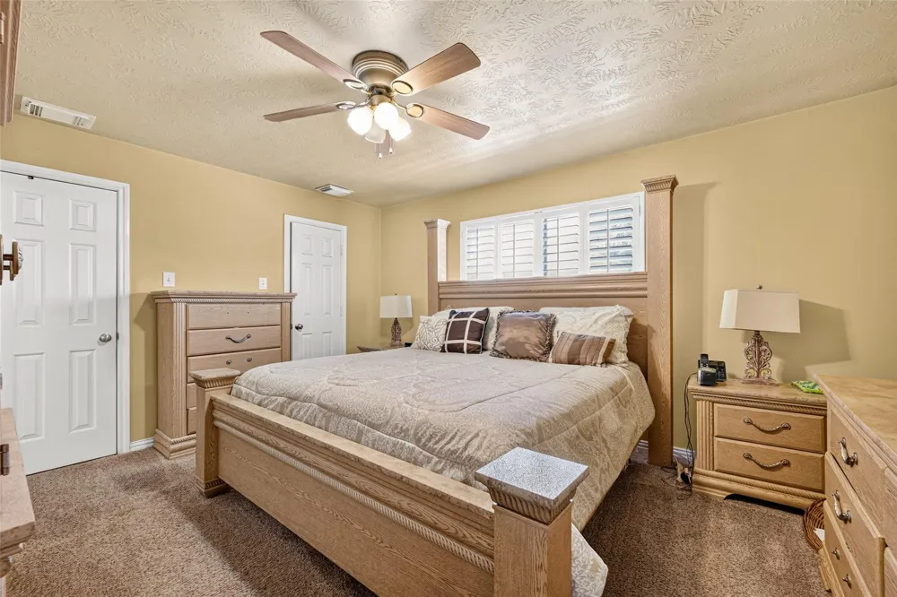 1302 E April Rain Court Missouri City, TX 77489
