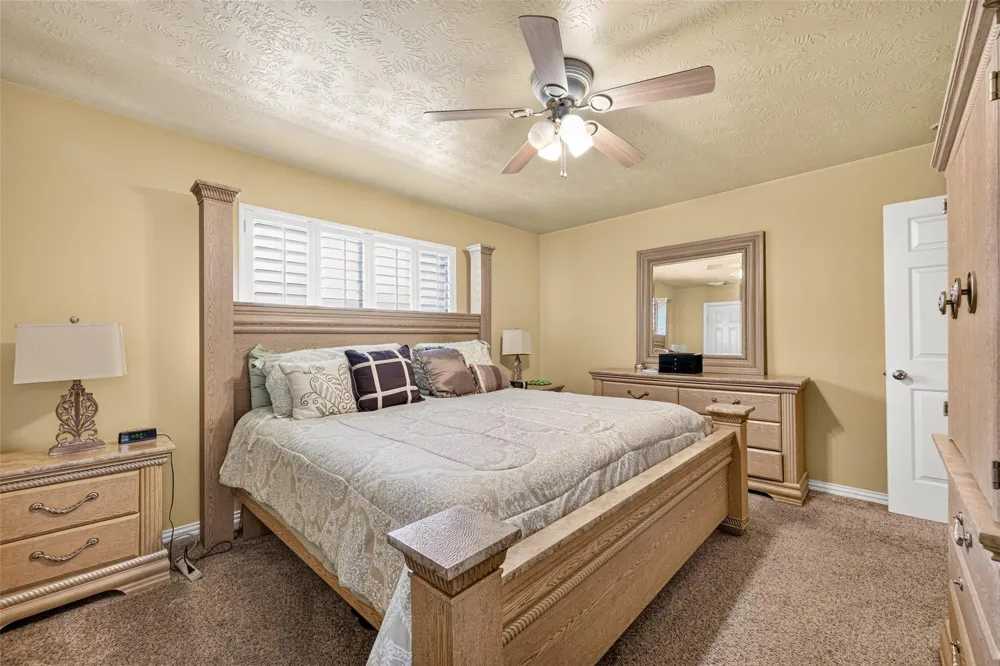 1302 E April Rain Court Missouri City, TX 77489