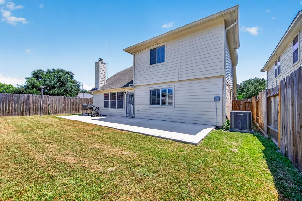 1302 E April Rain Court Missouri City, TX 77489