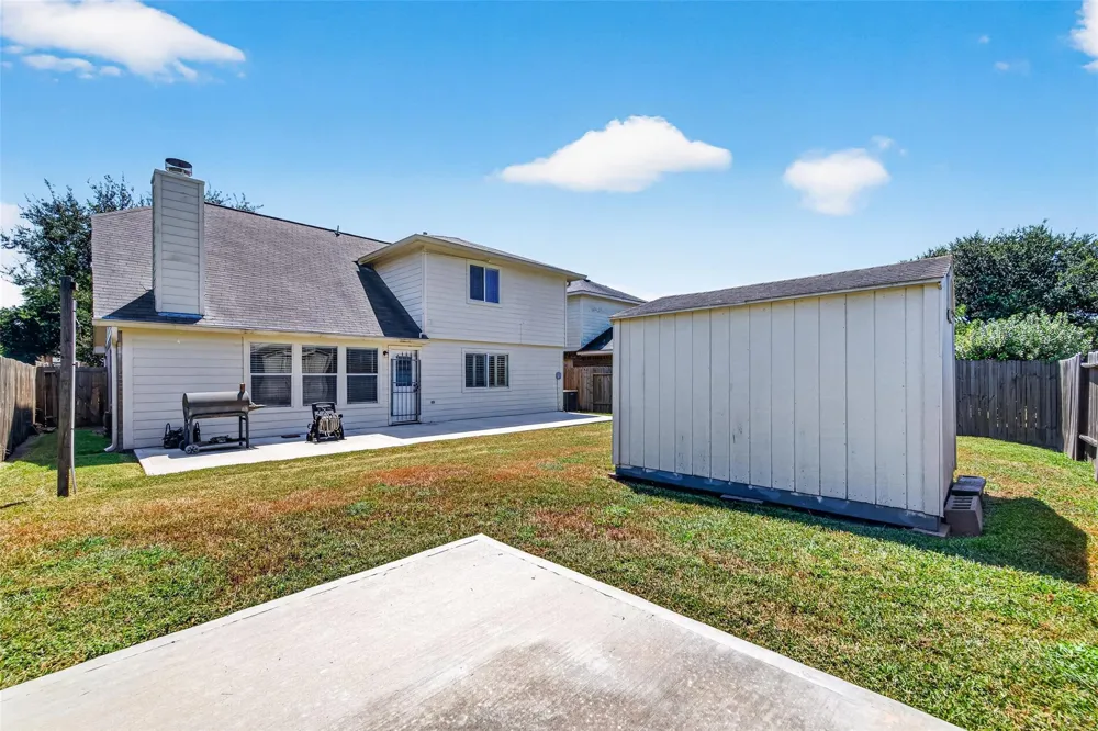 1302 E April Rain Court Missouri City, TX 77489