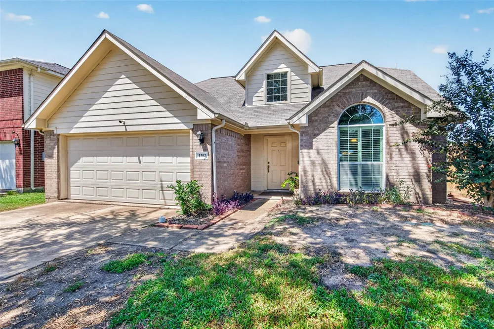 1302 E April Rain Court Missouri City, TX 77489