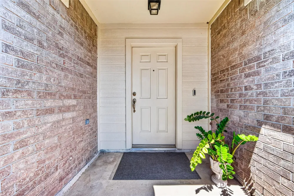 1302 E April Rain Court Missouri City, TX 77489