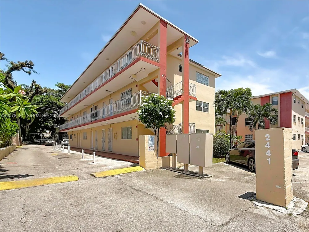 2441 NW 13th St #67 Miami, FL 33125