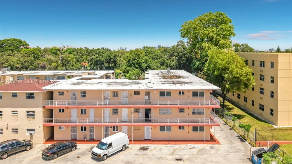 2441 NW 13th St #67 Miami, FL 33125
