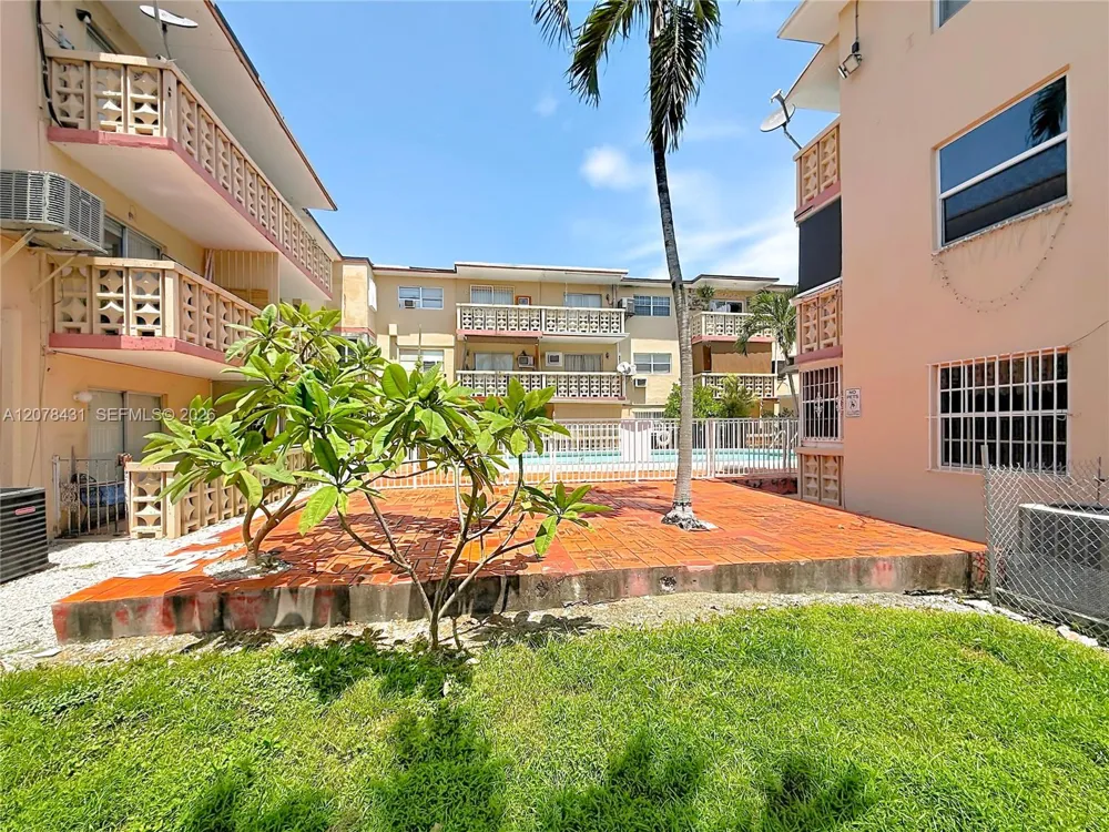 2441 NW 13th St #67 Miami, FL 33125