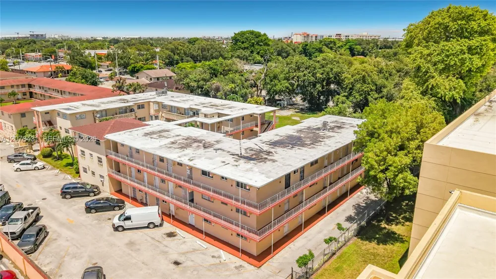 2441 NW 13th St #67 Miami, FL 33125