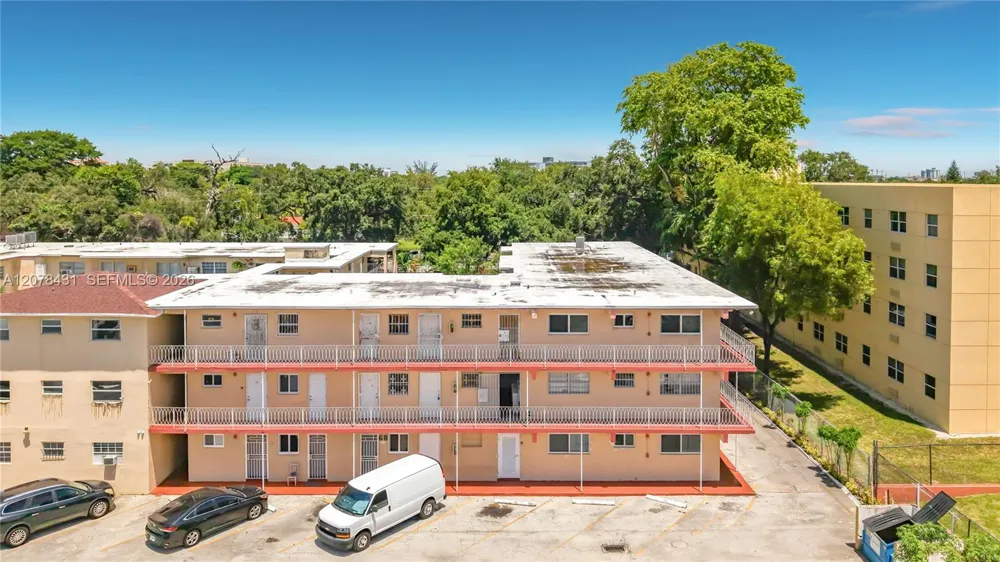 2441 NW 13th St #67 Miami, FL 33125