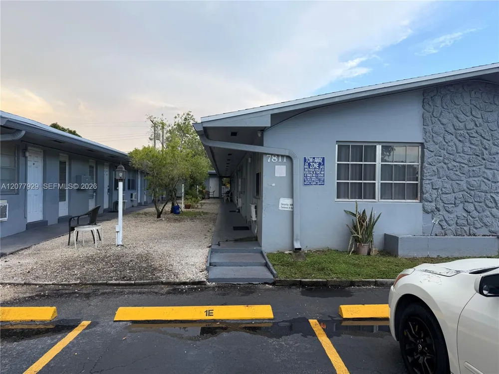7811 Johnson St #1E Pembroke Pines, FL 33024