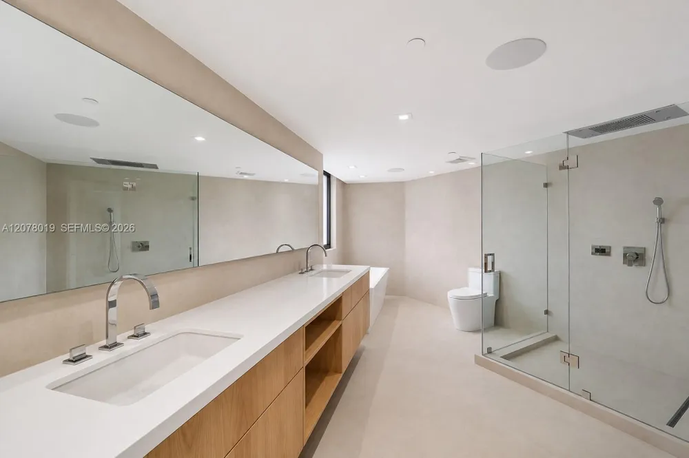 1581 Brickell Ave #PH106 Miami, FL 33129