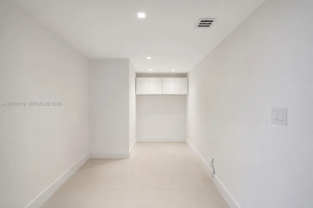 1581 Brickell Ave #PH106 Miami, FL 33129