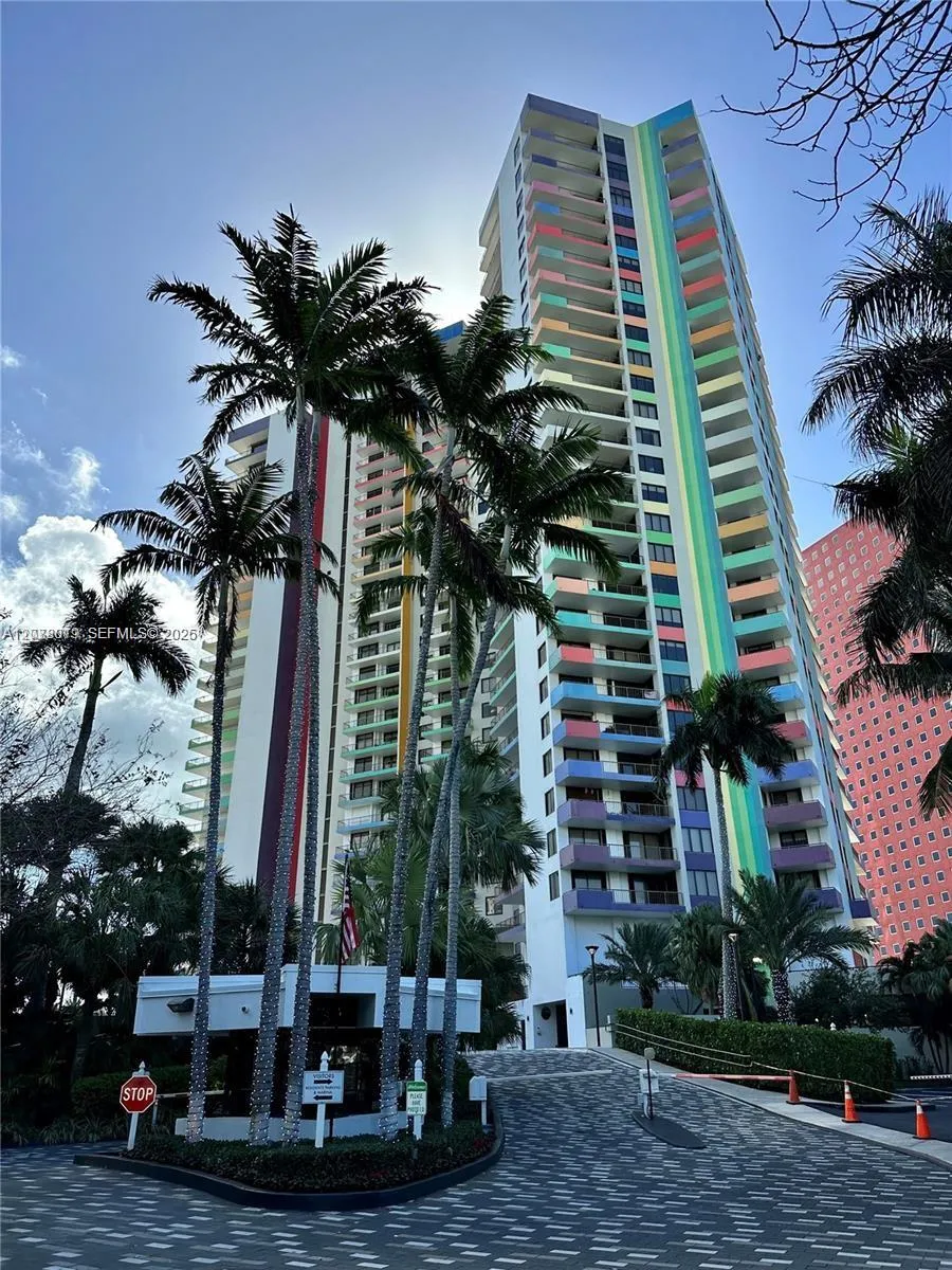 1581 Brickell Ave #PH106 Miami, FL 33129