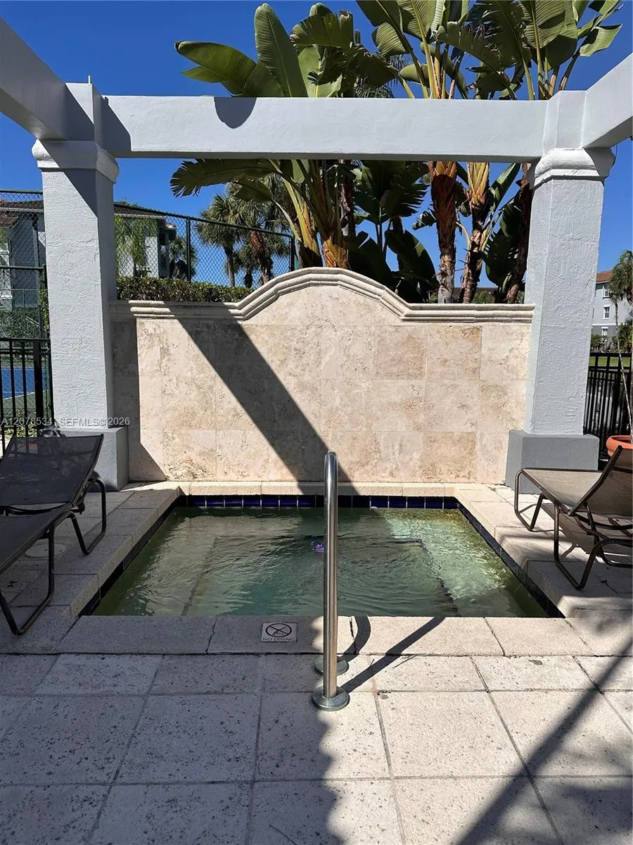 9640 NW 2nd St #5-306 Pembroke Pines, FL 33024